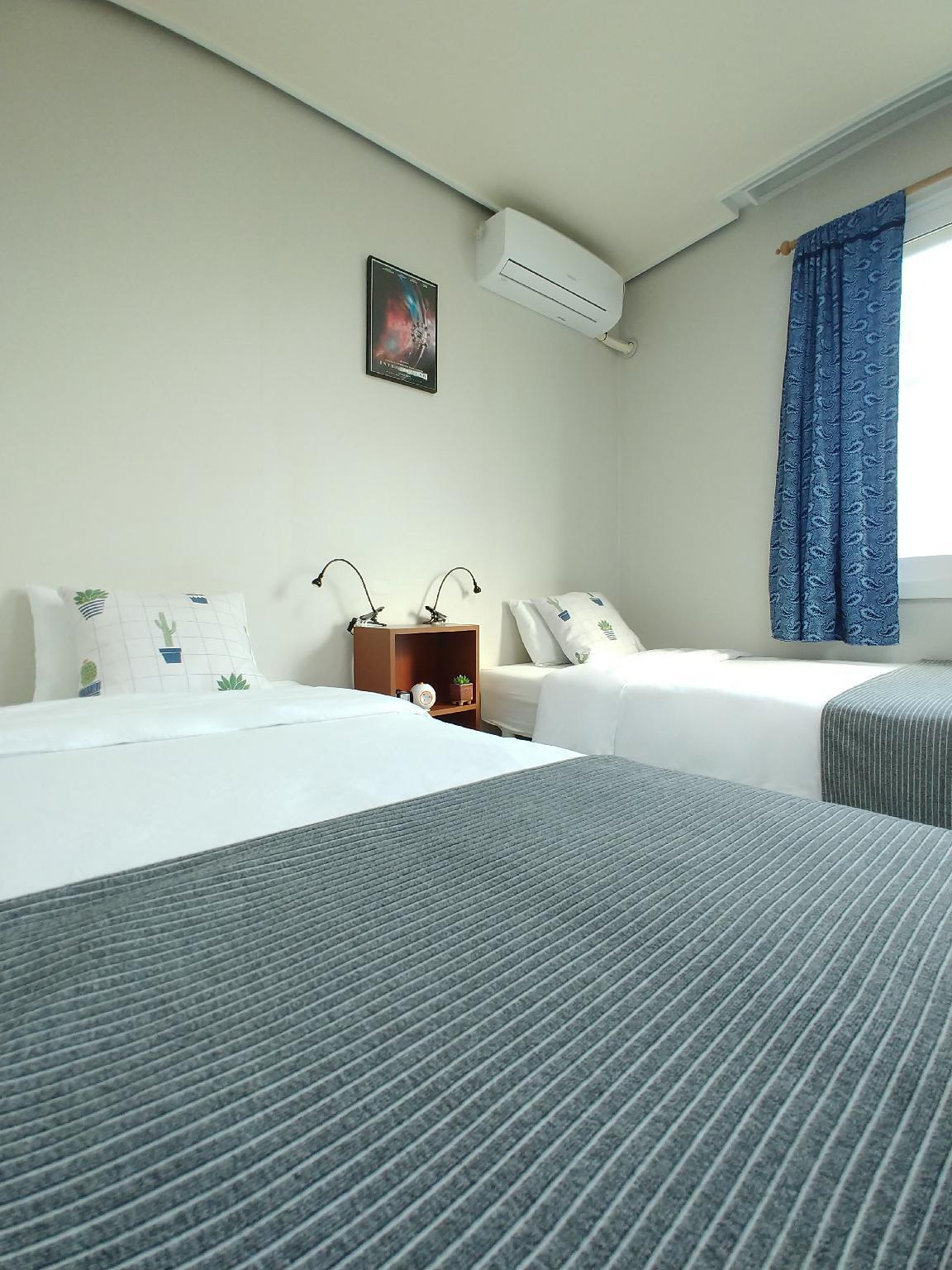 Female Dorm, 6 People