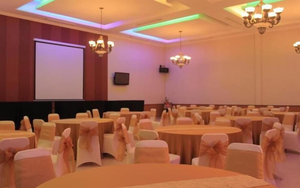 Imelda Waterpark Hotel 9/19