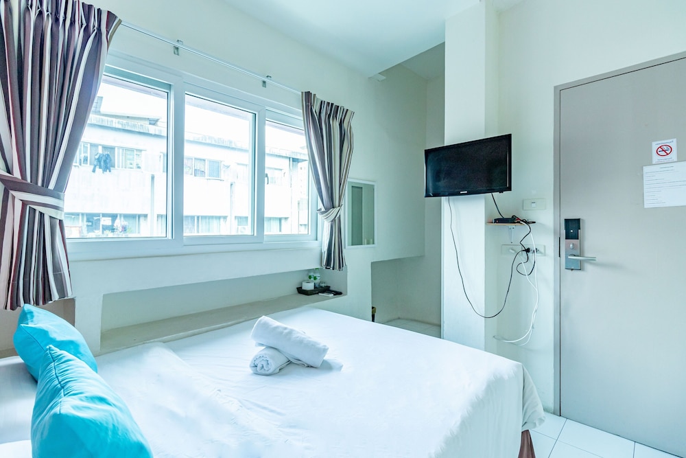 Sleep Dee Hostel 24/74