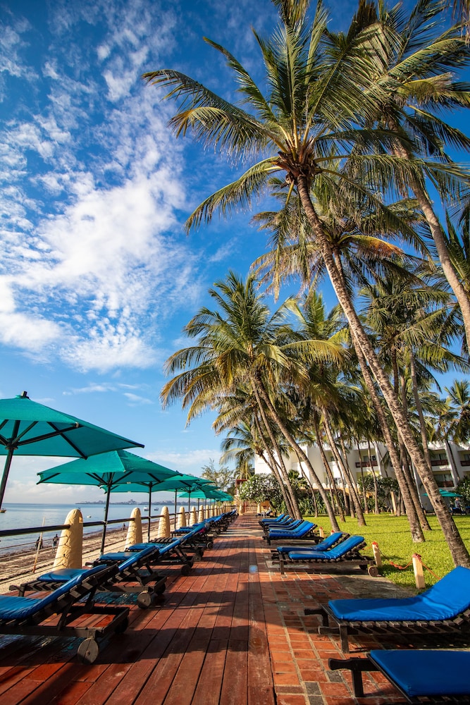 Bamburi Beach Hotel 6/74