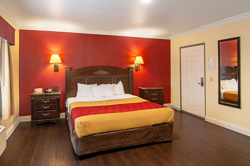 ROOM, KING BED, ACCESSIBLE