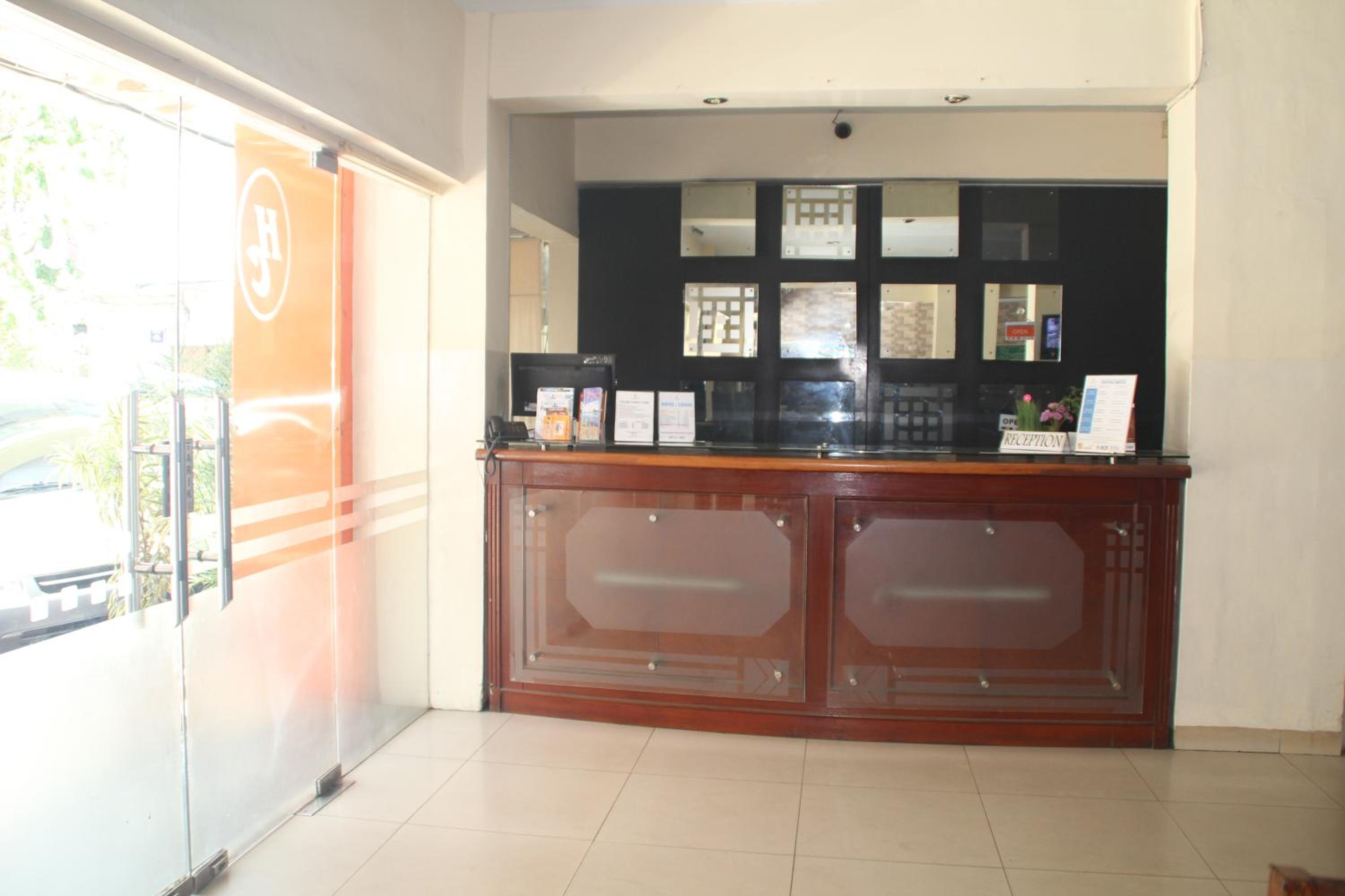 Hotel Celebes 5/56