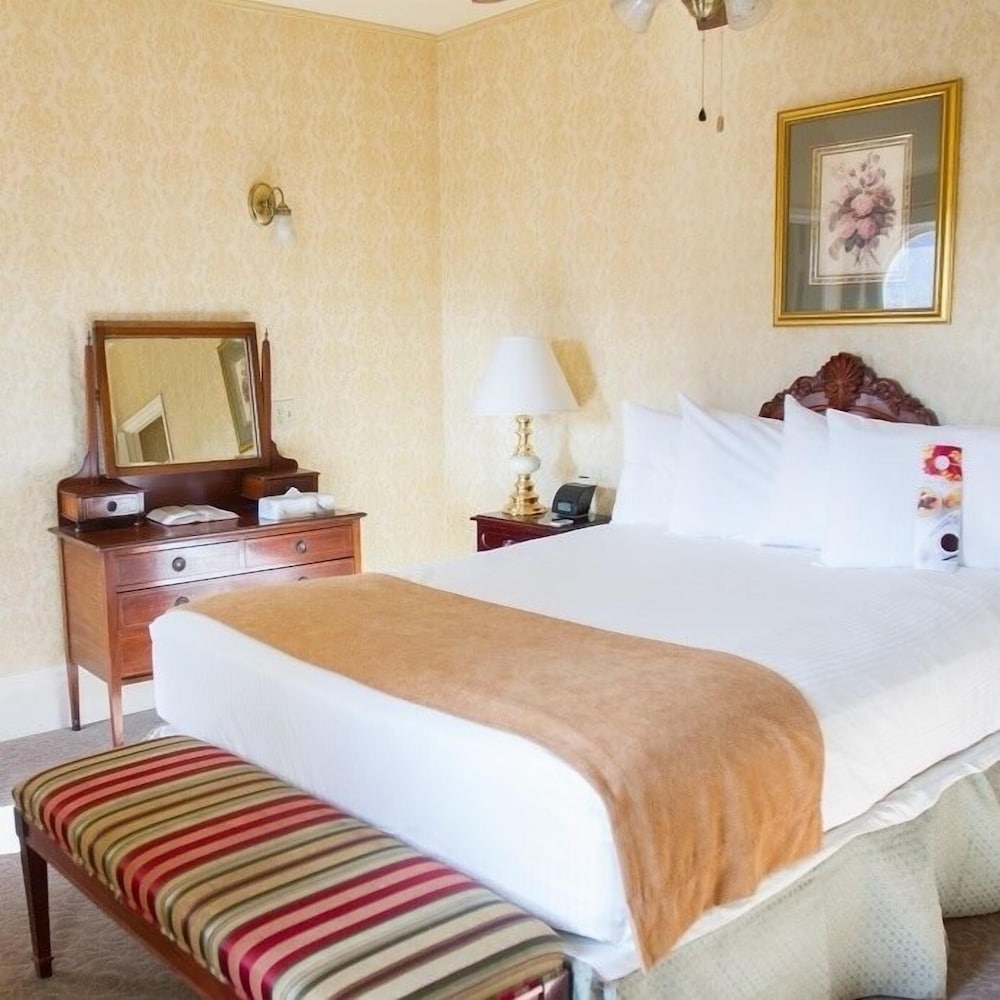 Suite, King Bed, Ball Tower