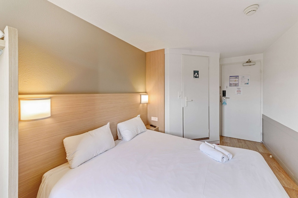 Kyriad Direct Annemasse - Geneve 13/42