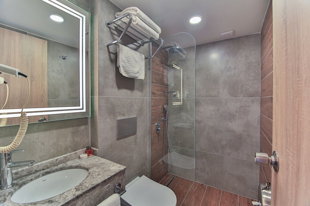 غرفة قياسية بسرير مزدوج، Isikaltin Hotel 2/2