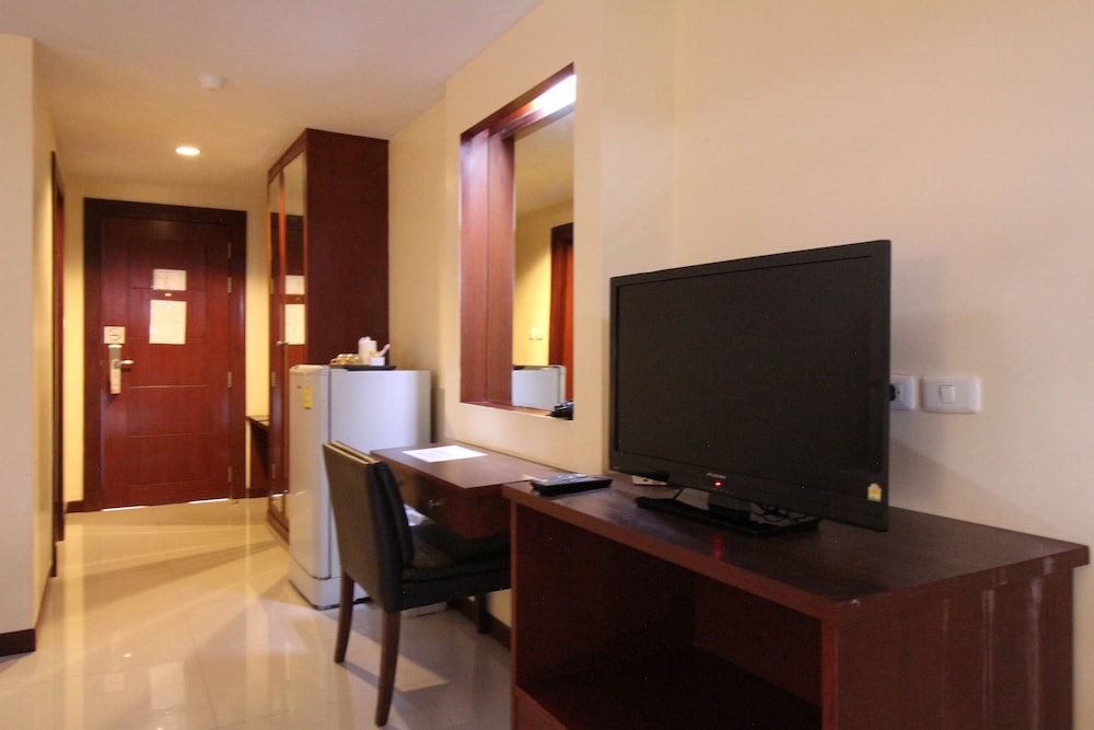 Convenient Grand Plus Hotel Suvarnabhumi 38/44