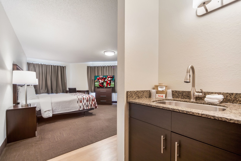 Red Roof Inn & Suites Omaha - Council Bluffs 19/47
