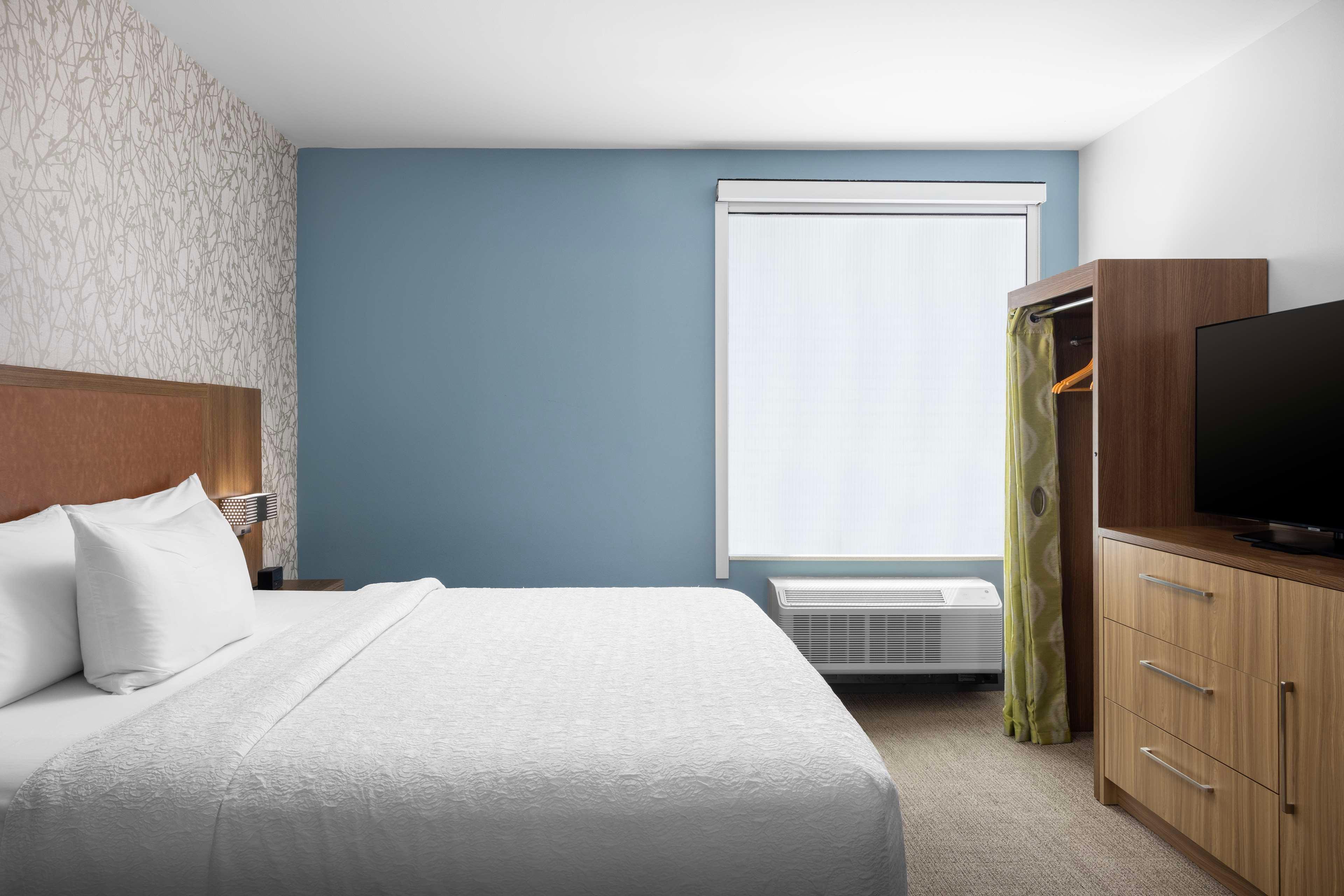 1 BEDROOM, SUITE, KING BED