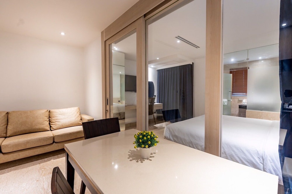 Sukhothai Residence Ruamrudee 32/42