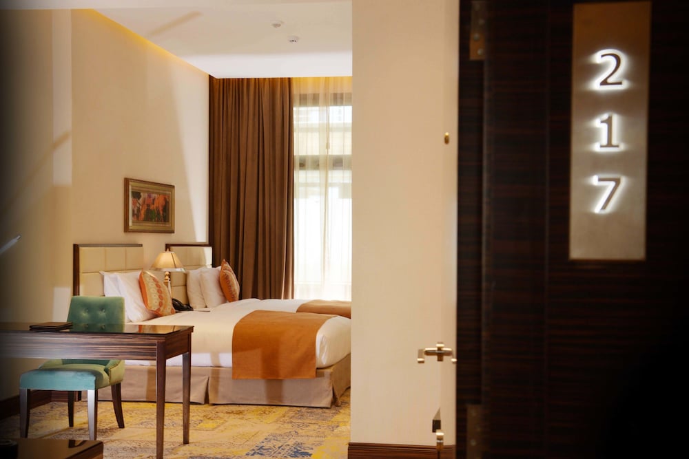 فندق ورويك الخبر(Warwick Al Khobar Hotel) 23/75