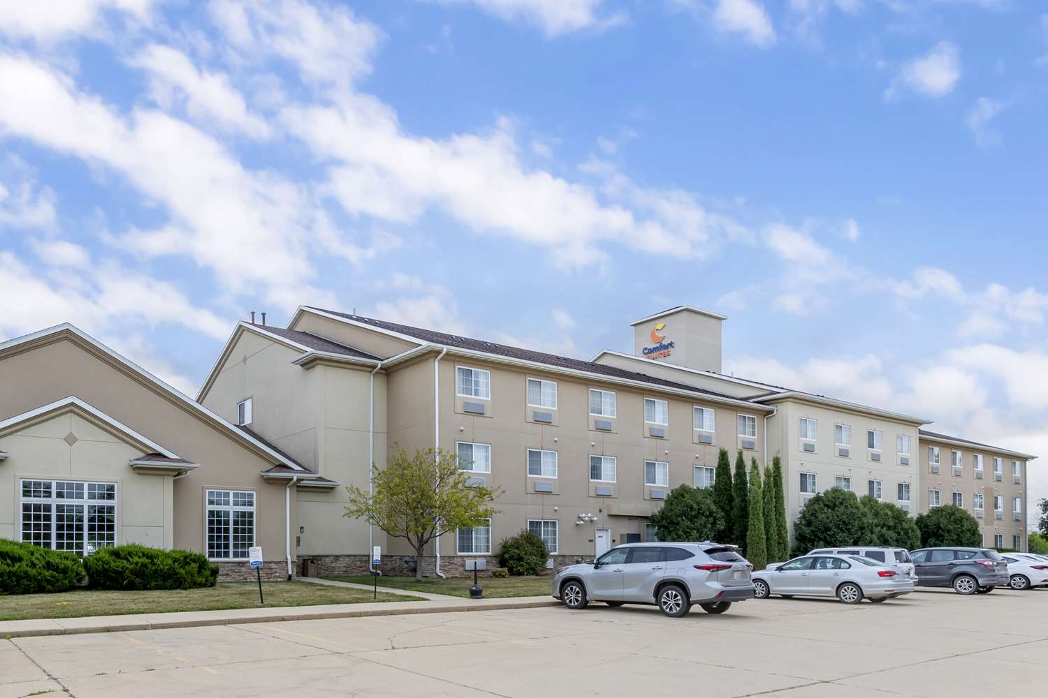 Comfort Suites Cedar Falls Industrial Park 32/34