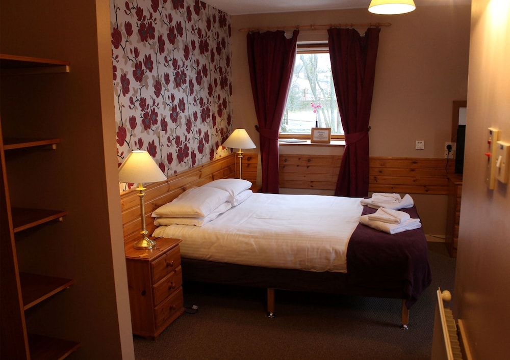 Smithton Hotel 26/70