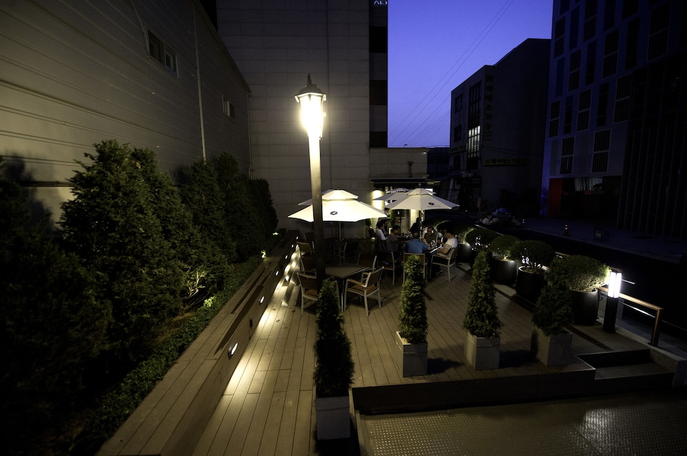 ACUBE HOTEL 43/49