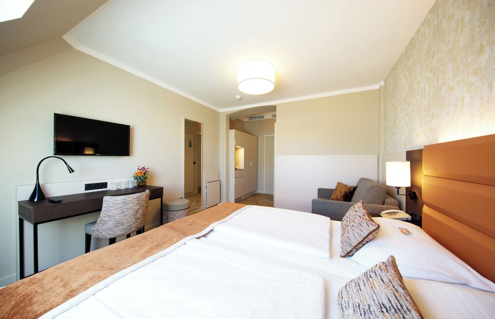 غرفة قياسية ثلاثية بسريرين منفصلين مع أريكة، HOTEL DREI KRONEN VIENNA CITY 5/10