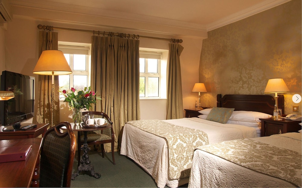 Castle Hotel Macroom 10/28