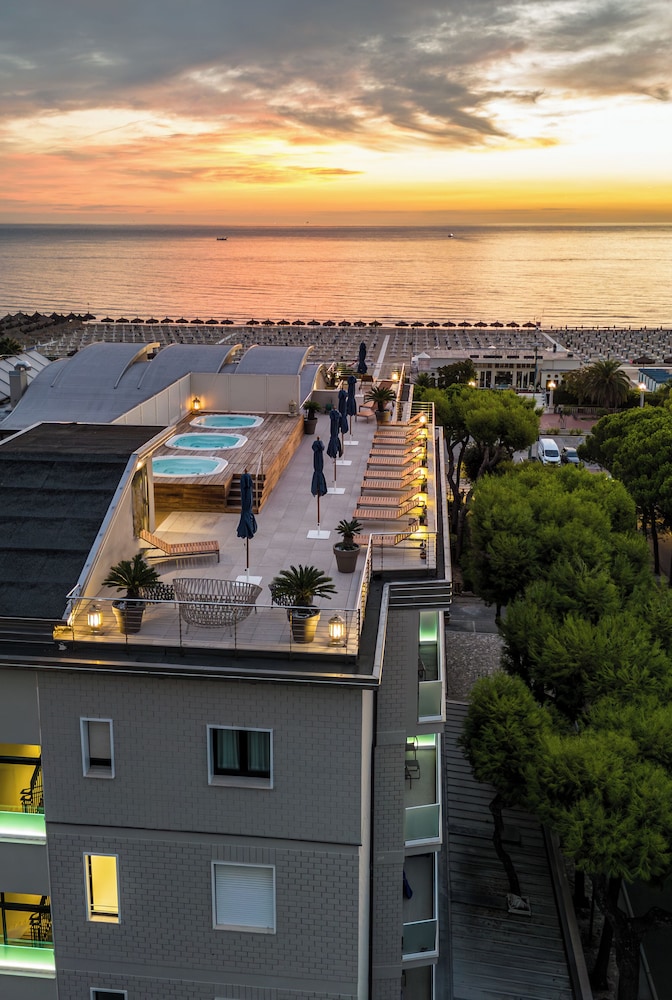 Hotel Cristallo 3/50