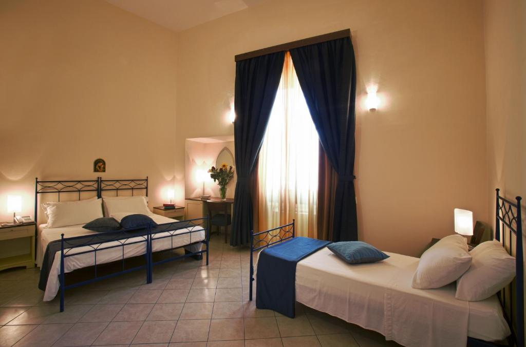 ROOM, TRIPLE, SEA VIEW