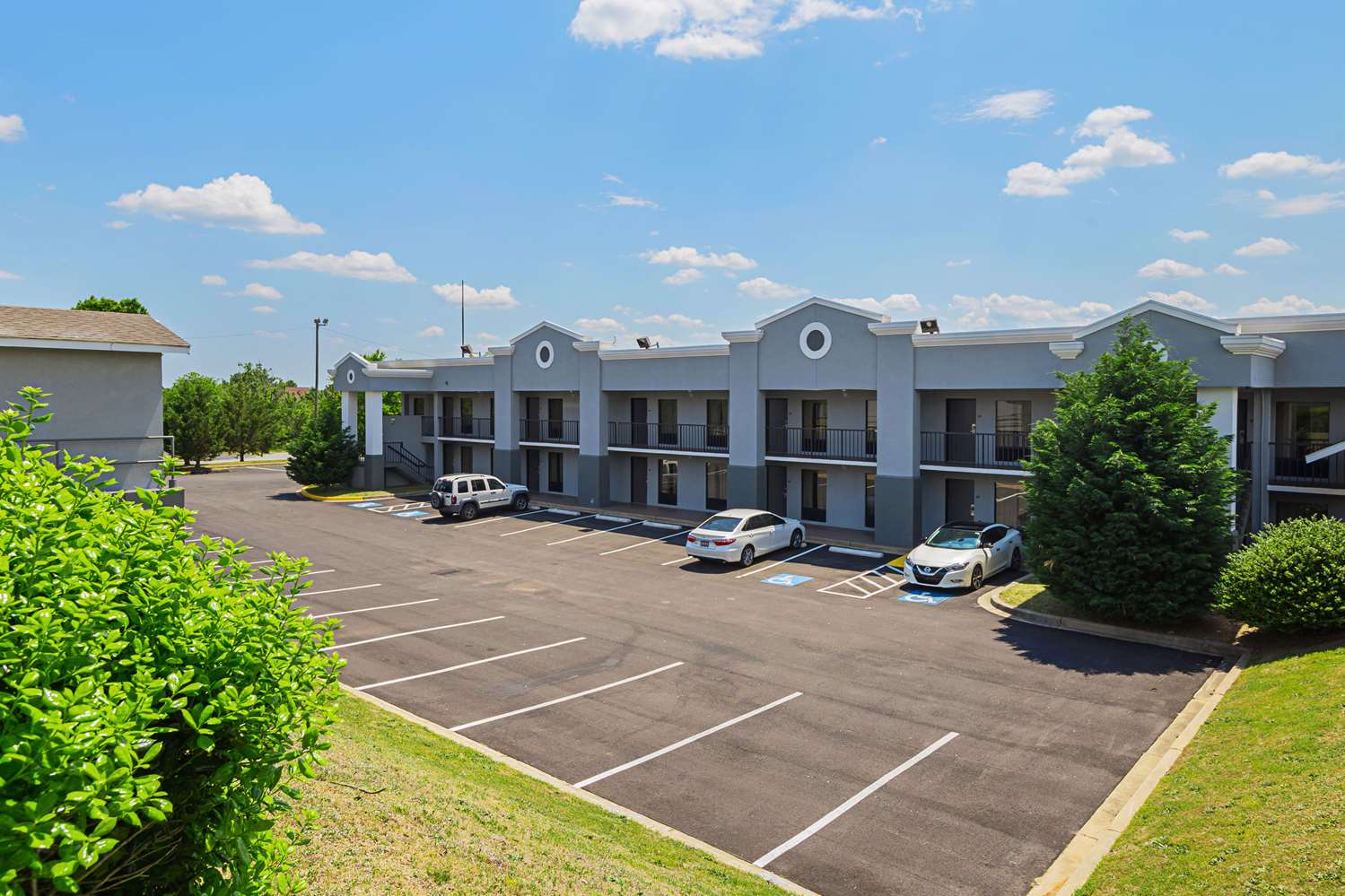 Quality Inn & Suites Greenville - Haywood Mall 21/28