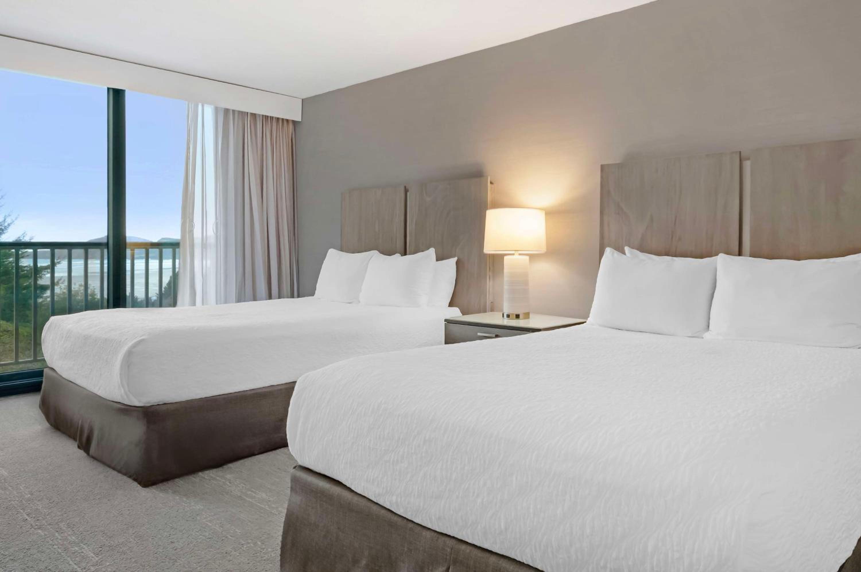 Room, 2 Queen Beds, Ocean View, Bathtub, Accessible