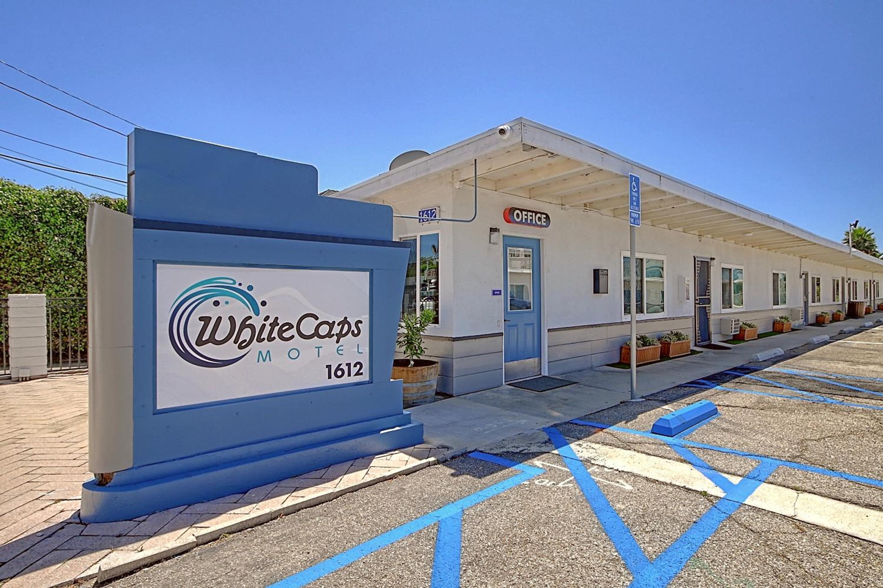 White Caps Motel 46/49