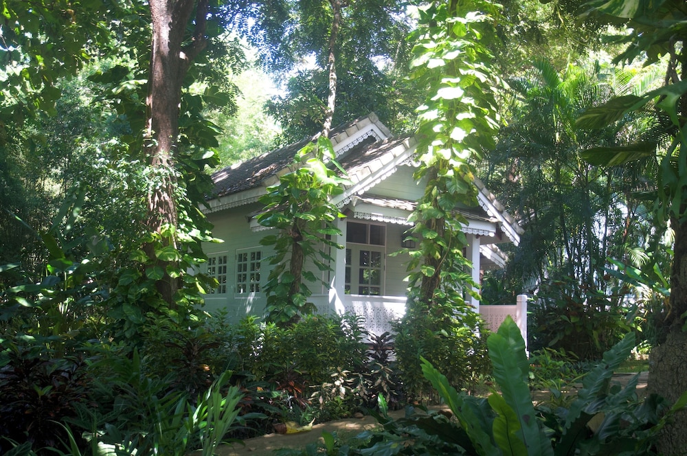 Monoceros Resort 6/76