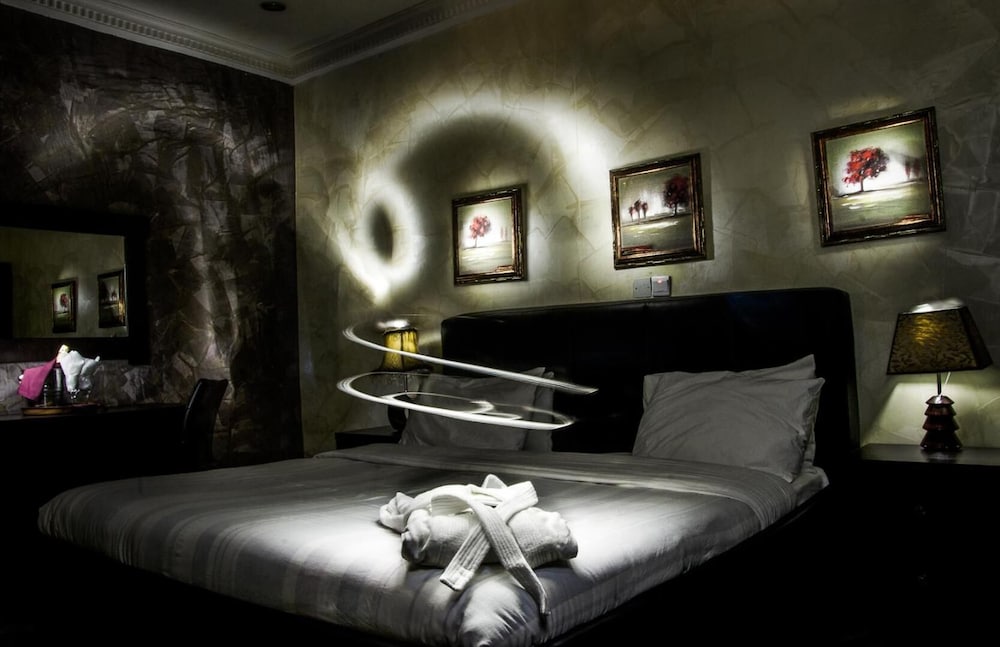 3j Apos S Hotel Ltd 31/64