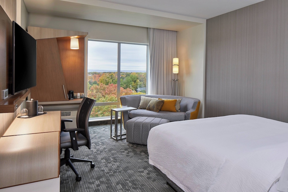 Room at Courtyard by Marriott Albany Airport, ALBANY - NY