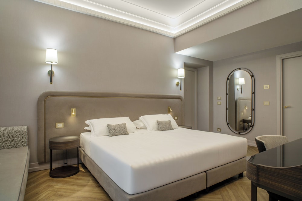 Aria Palace 18/30