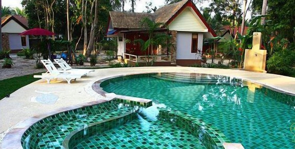 Phalarn Inn Resort 52/57