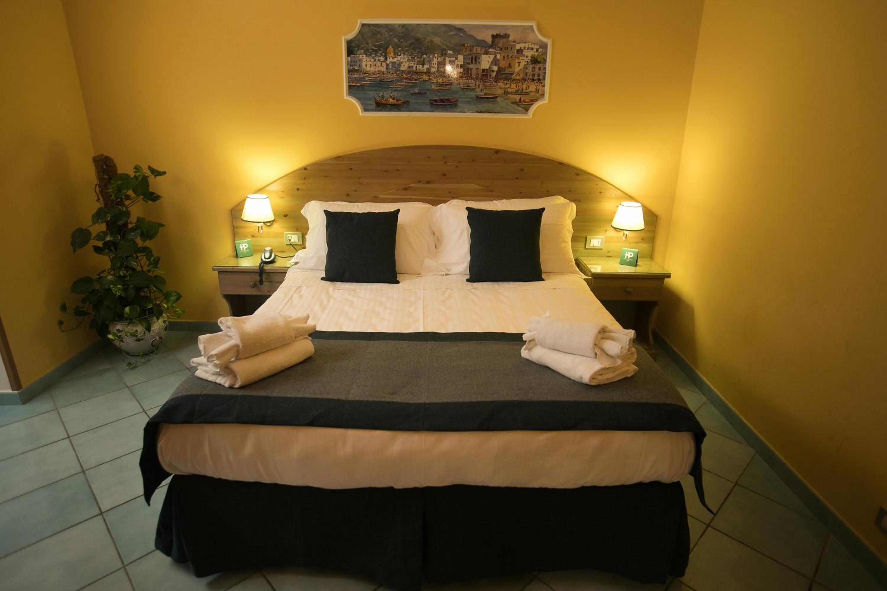 ROOM, SINGLE, DOUBLE BED