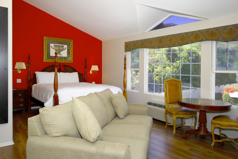 Malibu Country Inn 16/50