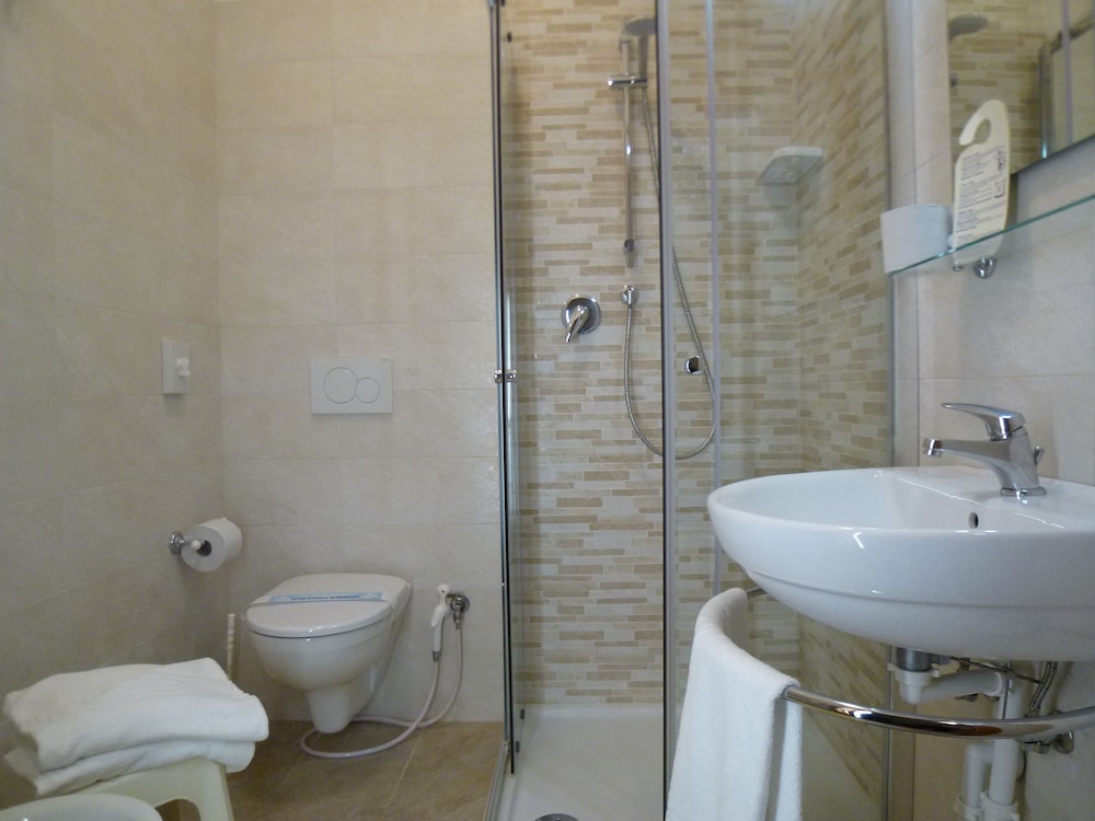 HOTEL TROVATORE 46/48