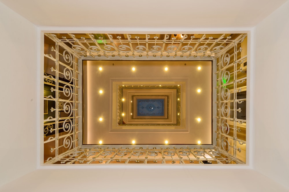 Alpek Hotel 10/67