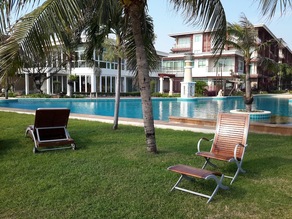 Beachfront Family Penthouse Hua Hin 48/50