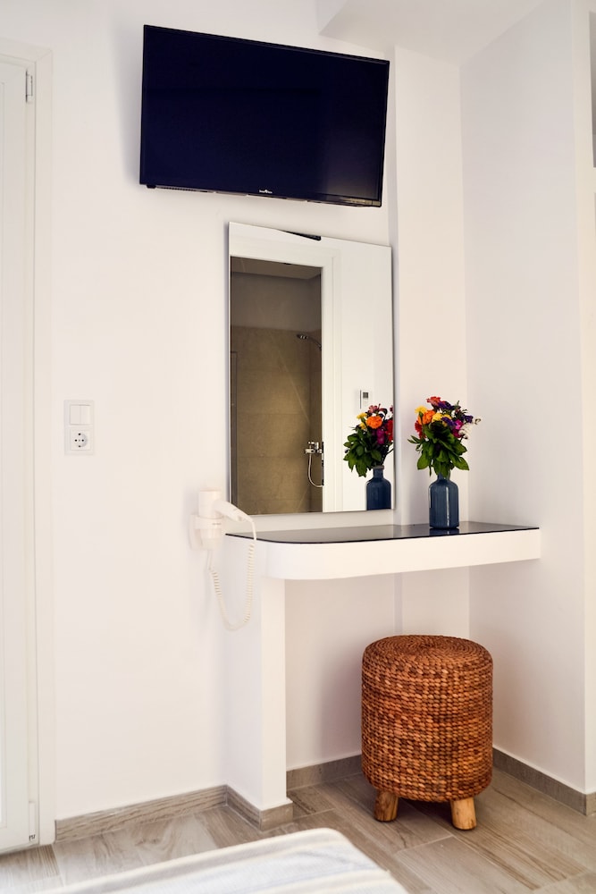 Dimele Rooms and Studios 10/50