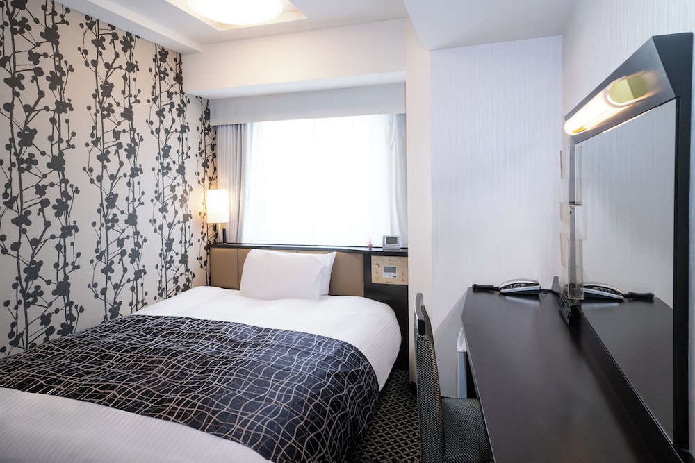 ROOM, SINGLE