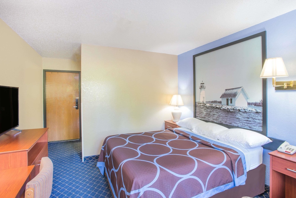 Super 8 By Wyndham Massena NY 7/19