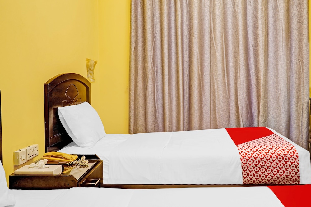Super OYO 800 Moon Creek Hotel 16/22