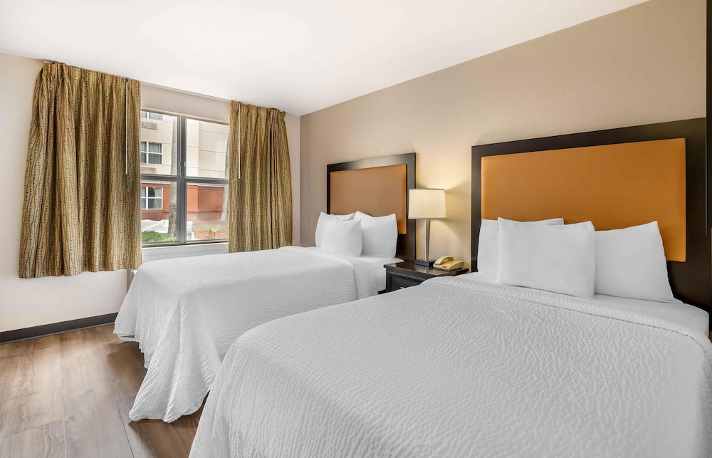 Extended Stay America - Tampa - Airport - N. West Shore Blvd 18/73