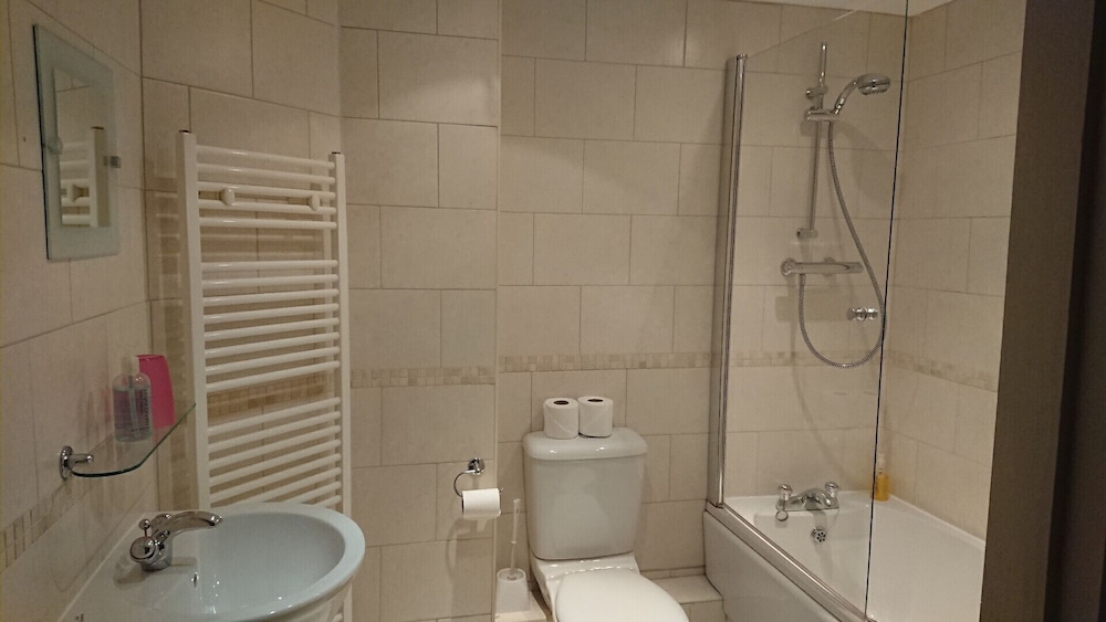 Apartment, Twin Beds, Sofa, Victoria Cloisters 3/3
