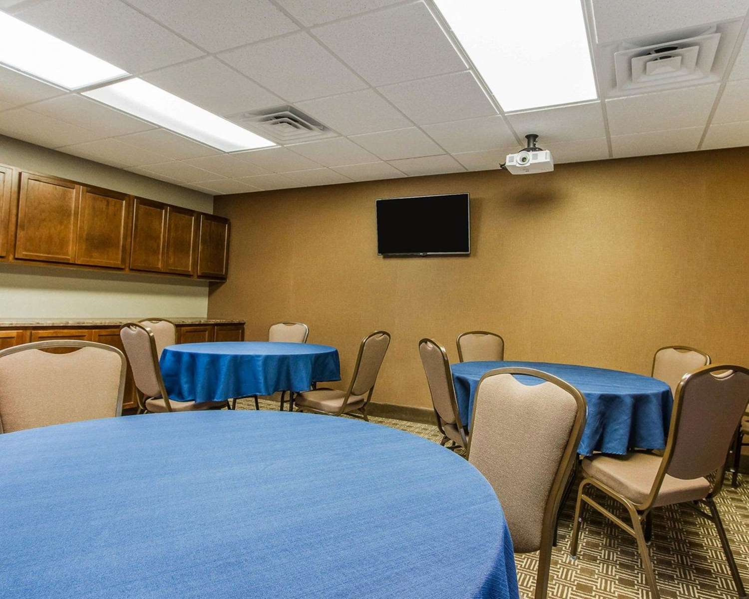 MainStay Suites Grand Island 16/19