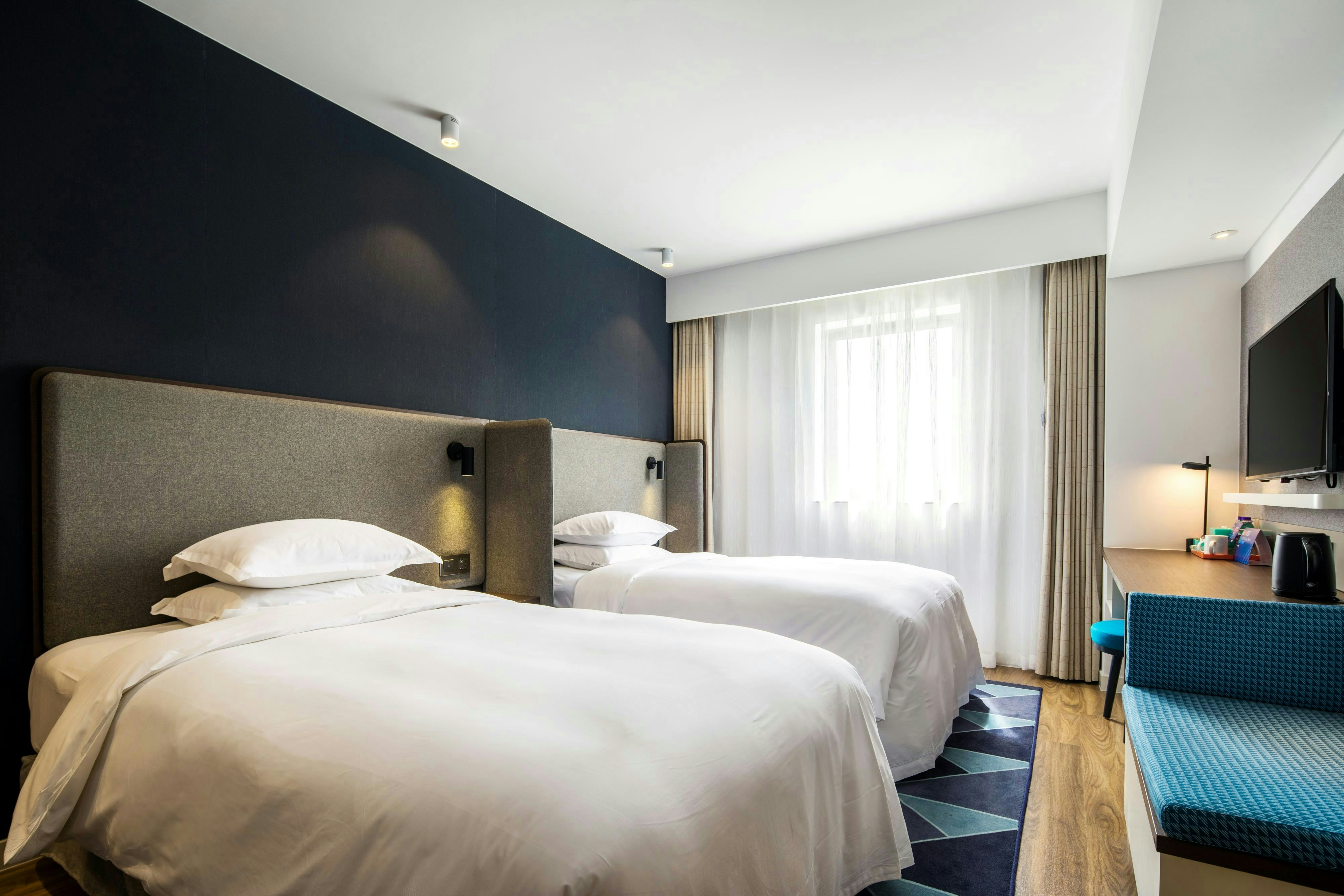 Holiday Inn Express Shaoxing Paojiang 6/29