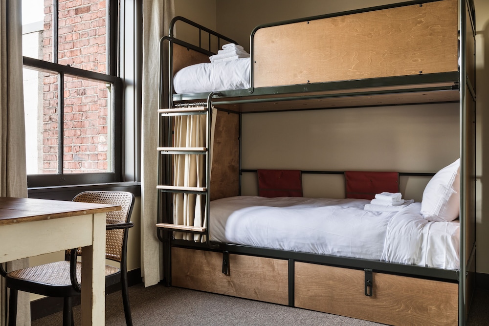 DELUXE, FAMILY, MULTIPLE BEDS