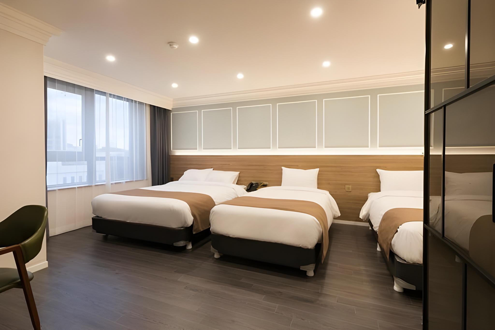 Suite, 2 Queen Beds, Parlor