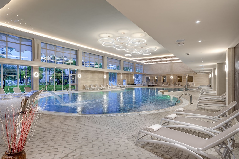 swimming pool spa
