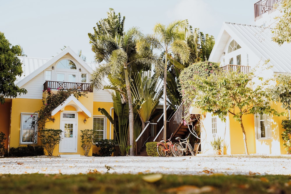Shangri-La Bed & Breakfast 2/50