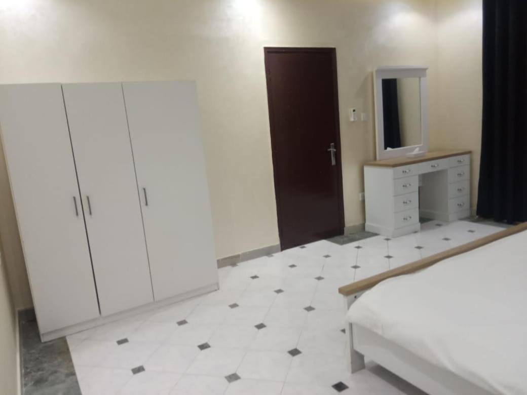 Corniche Palace Hotel 44/45