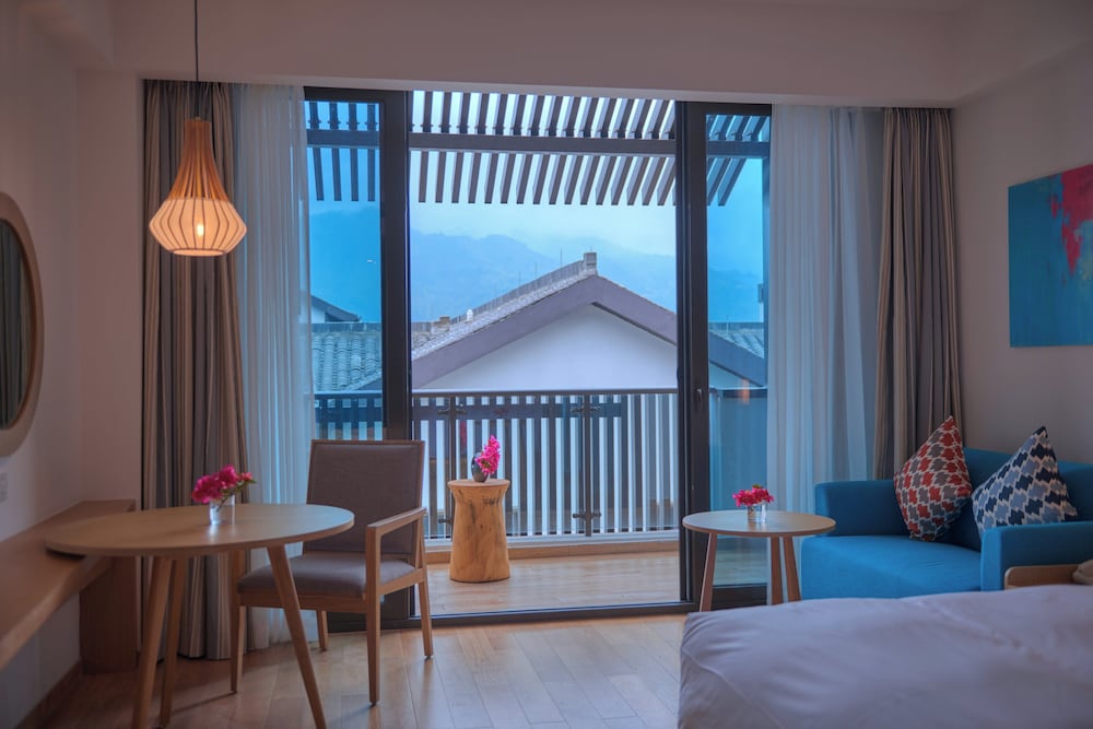 HOLIDAY INN EXPRESS ZHEJIANG QIANXIA LAKE 40/49