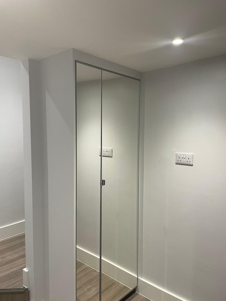 LONDON PLAZA SERVICED APARTMENTS 26/52