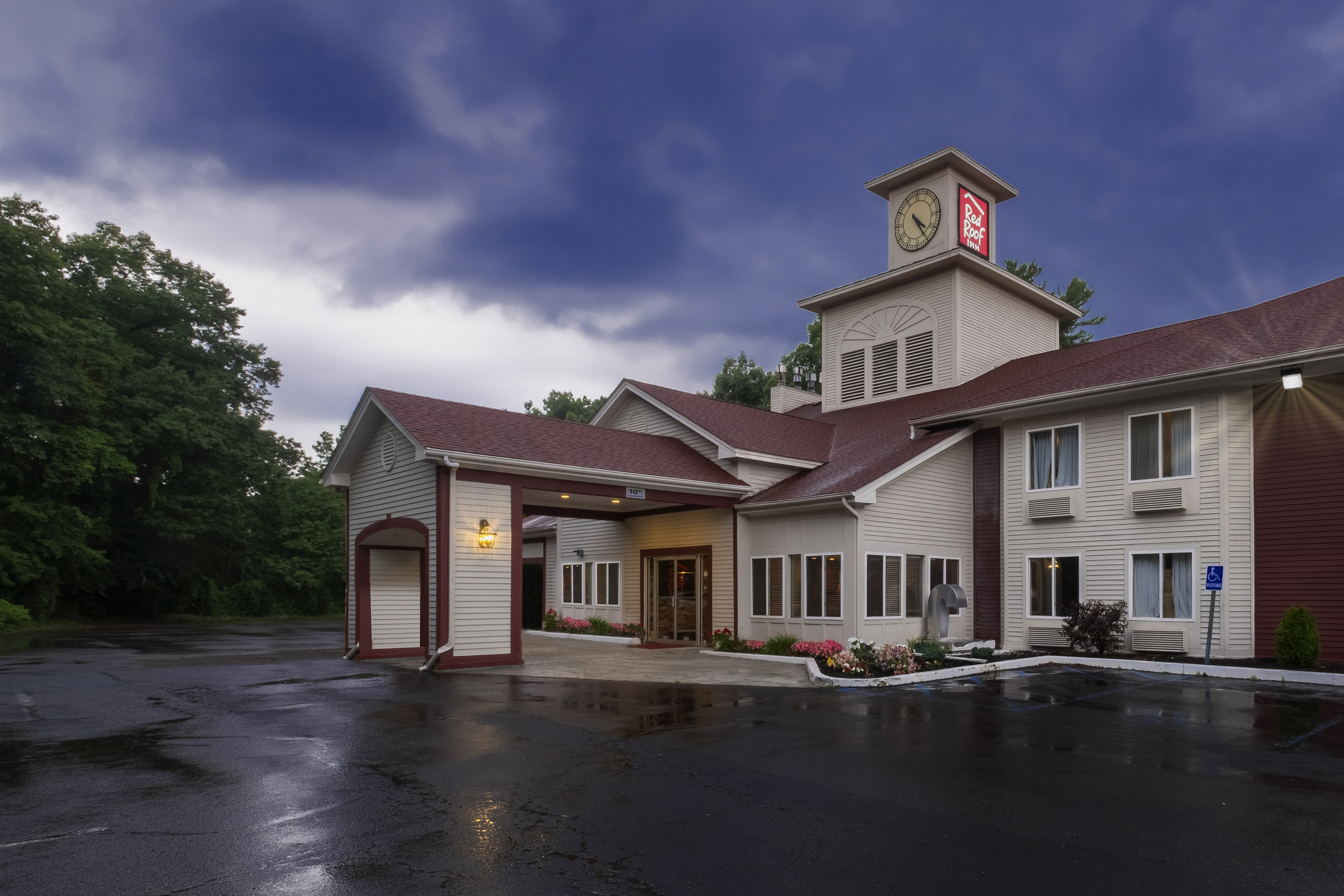 Red Roof Inn Clifton Park 37/37